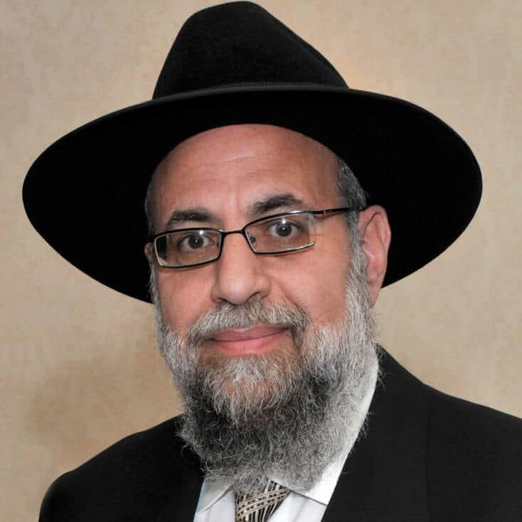 Man with beard and glasses wearing a black hat at Gateway Pesach Program 2026 Orlando.